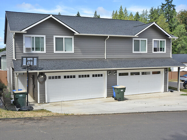 306 Oak St in Winlock, WA - Building Photo - Building Photo