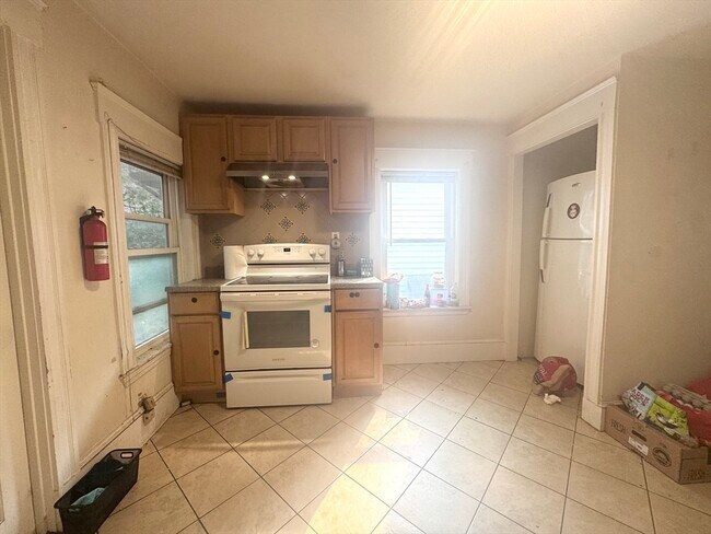 95 Boylston St, Unit 3R in Brookline, MA - Building Photo - Building Photo