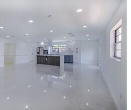 8705 SW 185th Terrace in Cutler Bay, FL - Building Photo - Building Photo