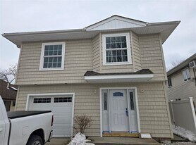 451 E Pine St in Long Beach, NY - Building Photo