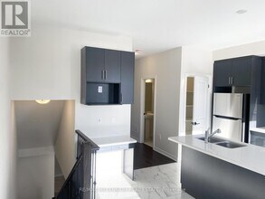 30 Vestry Wy in Brampton, ON - Building Photo - Building Photo