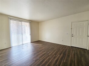 1830 N Buffalo Dr in Las Vegas, NV - Building Photo - Building Photo