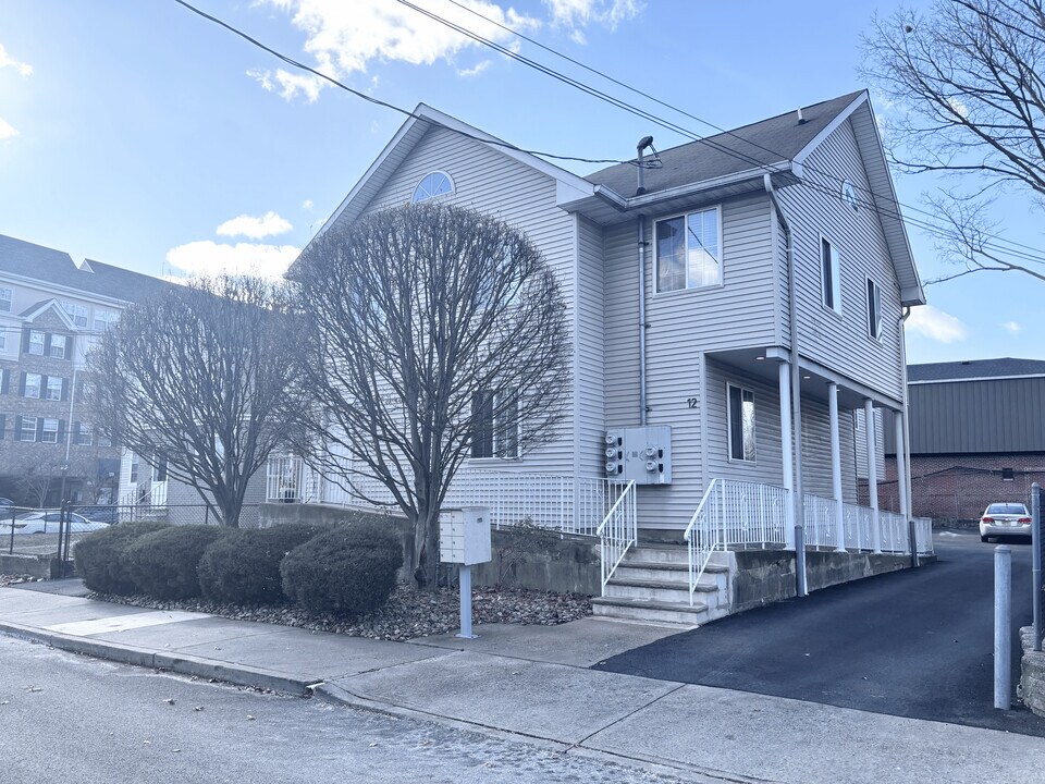 12 Jersey St in Bloomfield, NJ - Foto de edificio