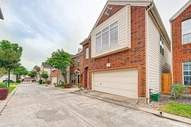1772 Aden Dr in Houston, TX - Building Photo - Building Photo