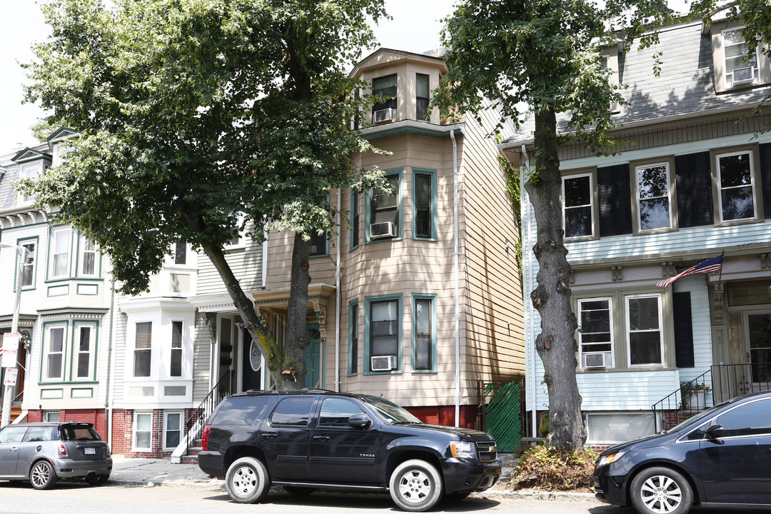 586 E 7th St in Boston, MA - Foto de edificio