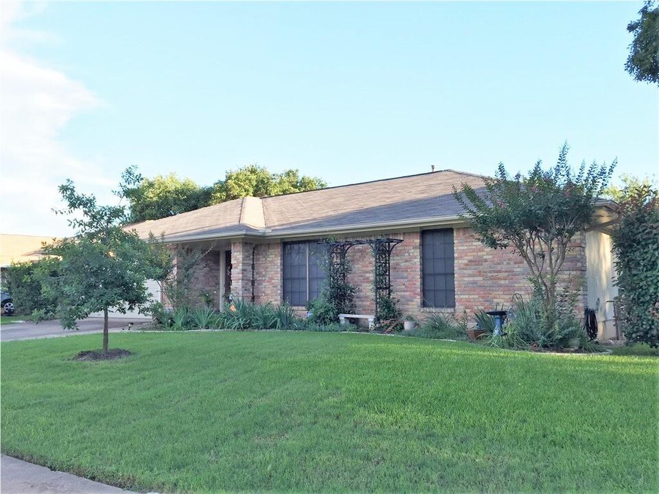 3703 Hillside Dr in Round Rock, TX - Building Photo