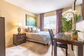 Playa Vista Apartments in Las Vegas, NV - Foto de edificio - Building Photo