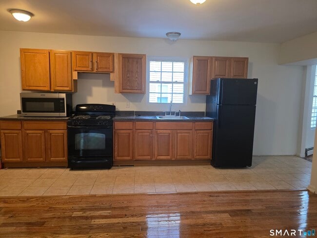 120 Easton Ave in Waterbury, CT - Building Photo - Building Photo