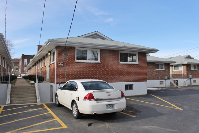 Roadway Apartments in St. Louis, MO - Building Photo - Building Photo