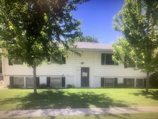 205 S Columbia St, Unit 4 Harrisburg Apts. in Harrisburg, SD - Foto de edificio - Building Photo