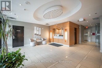 840-840 Queens Plate Dr in Toronto, ON - Building Photo - Building Photo