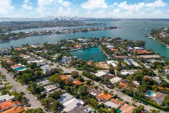 8935 Hawthorne Ave in Surfside, FL - Building Photo - Building Photo