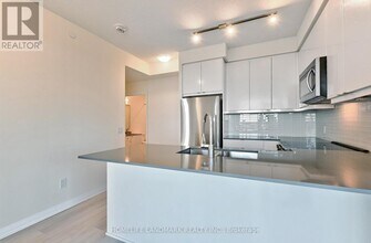 3270 Sheppard Ave E in Toronto, ON - Building Photo - Building Photo