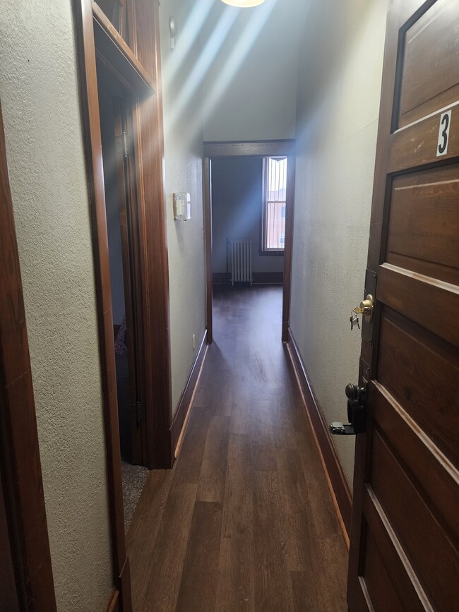 1363 Iowa St, Unit #3 in Dubuque, IA - Building Photo - Building Photo