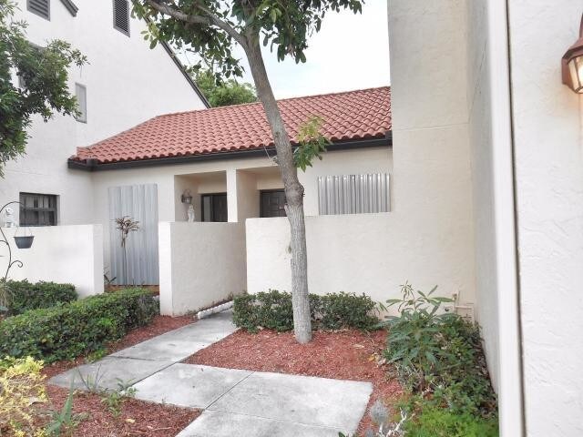 8 Vía De Casas Sur-Unit -103 in Boynton Beach, FL - Building Photo - Building Photo