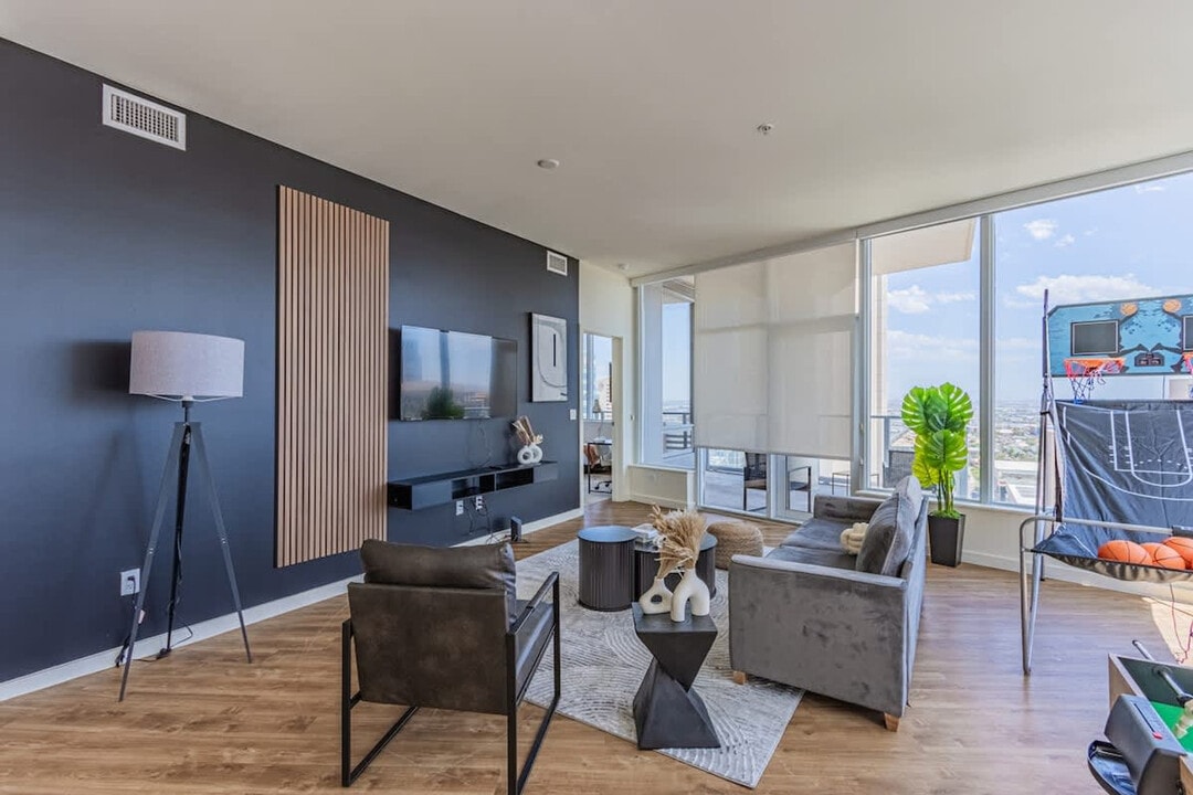 44 W Monroe St in Phoenix, AZ - Building Photo