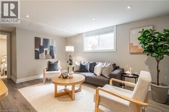 34 Briarwood Crescent in Hamilton, ON - Building Photo - Building Photo