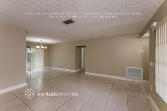 8744 Southampton Dr in Miramar, FL - Foto de edificio - Building Photo