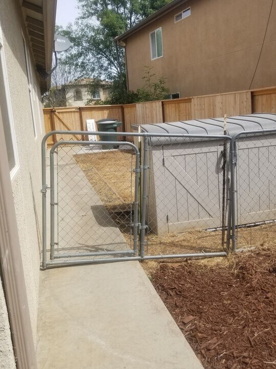 209 Dover Ct in Lincoln, CA - Foto de edificio