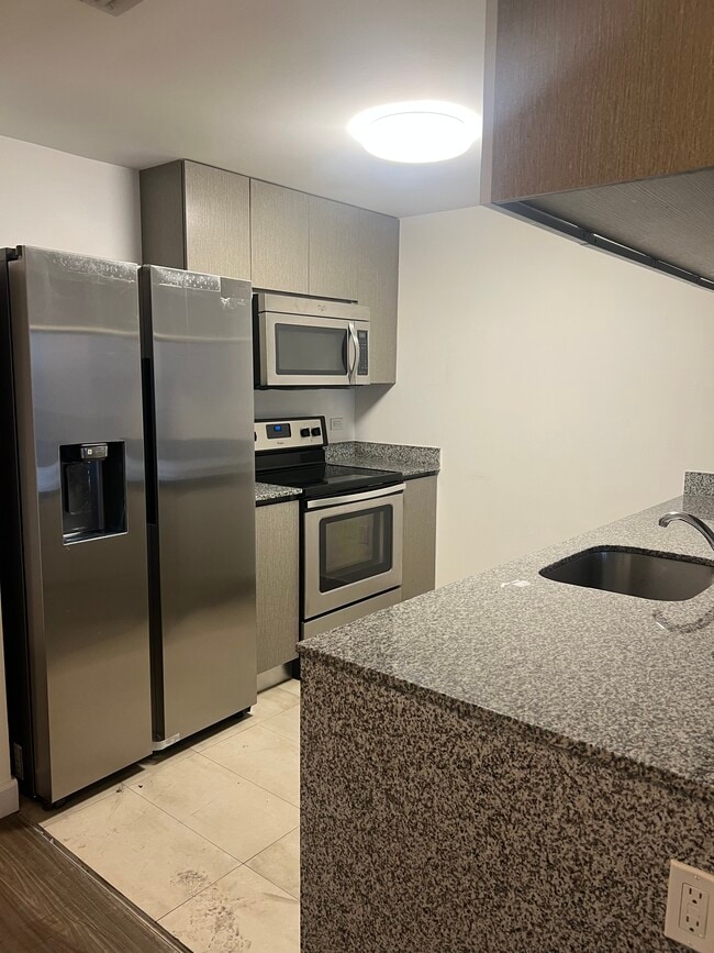 1720 Bay Dr, Unit C1 in Miami, FL - Building Photo - Building Photo