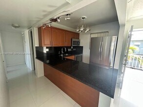 1725 W 60th St in Hialeah, FL - Building Photo - Building Photo