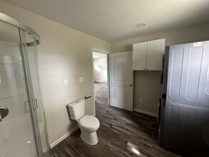 512 Collins Ave in Van Wert, OH - Building Photo - Building Photo