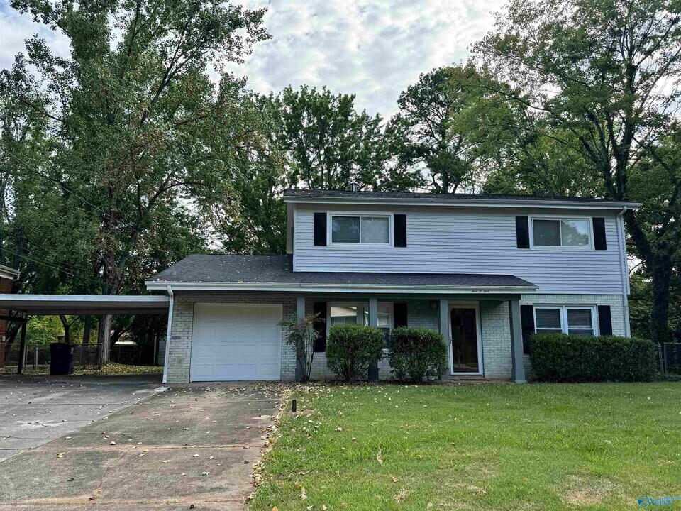 505 Town and Country Dr NW in Huntsville, AL - Building Photo