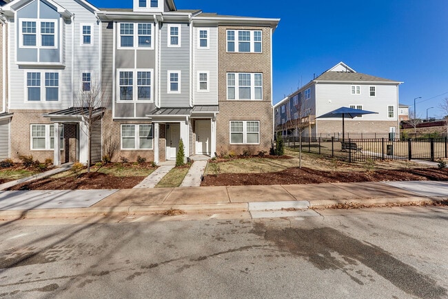 Abode at Stella View in Durham, NC - Foto de edificio - Building Photo