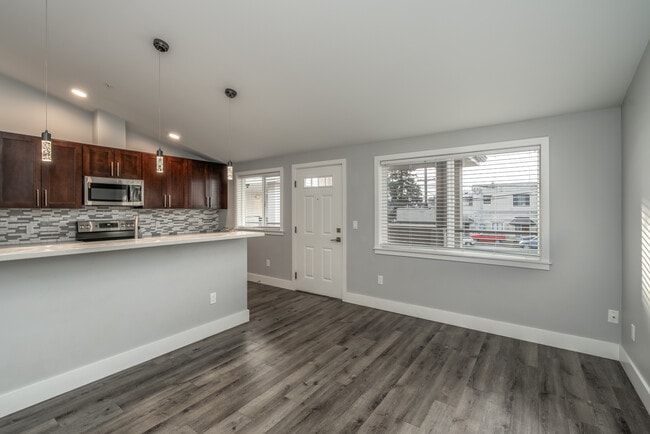 Highridge Apartment Homes in Everett, WA - Building Photo - Interior Photo