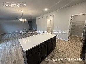 1043 Juniper Ln in Hartford, WI - Building Photo - Building Photo