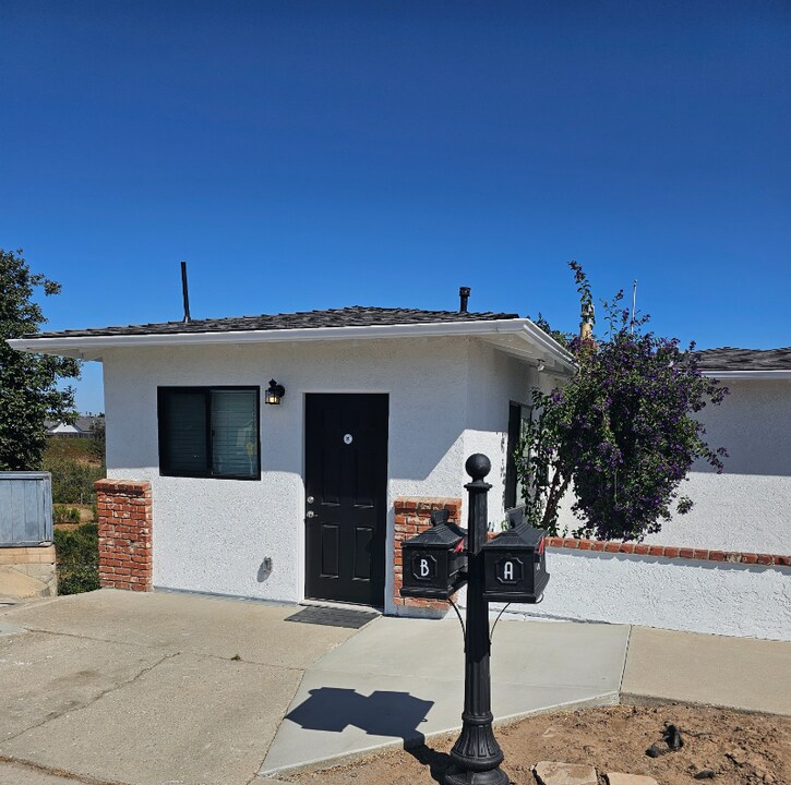160 N Gray St-Unit -B in Orcutt, CA - Foto de edificio