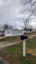 207 Cedar St in Loogootee, IN - Building Photo