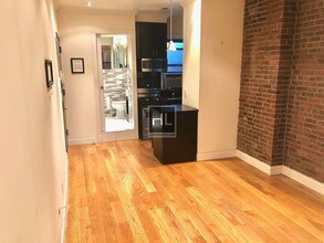 426 W 52nd St-Unit -5 in New York, NY - Building Photo - Building Photo
