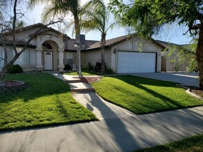 109 Barcelona Dr in Lemoore, CA - Building Photo - Building Photo