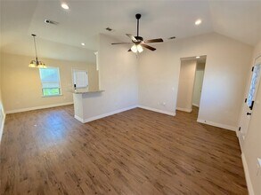 1108 W Day St in Denison, TX - Building Photo - Building Photo