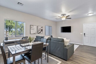 2507 W Villa Rita Dr in Phoenix, AZ - Foto de edificio - Building Photo