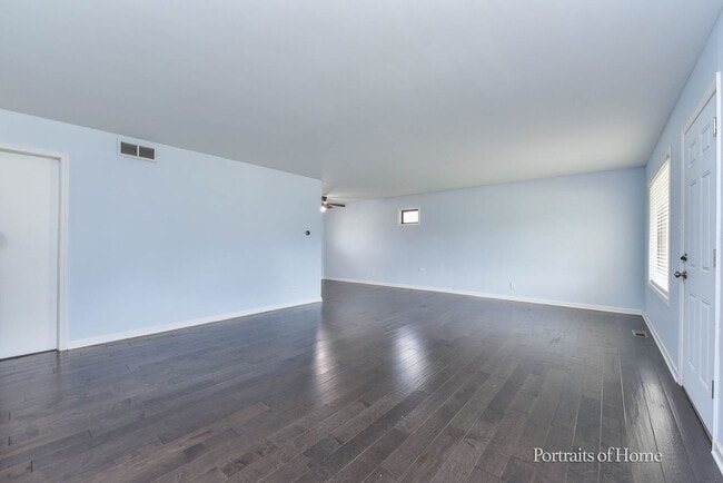 156 Fairwood Dr in Bolingbrook, IL - Building Photo - Building Photo