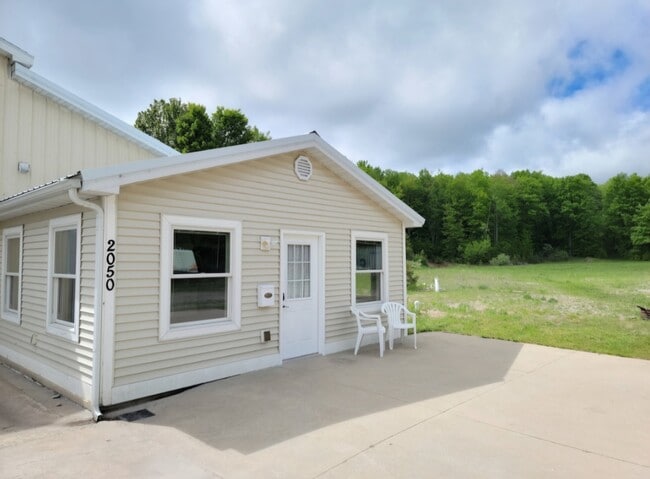 2050 N Haze Rd, Unit Studio