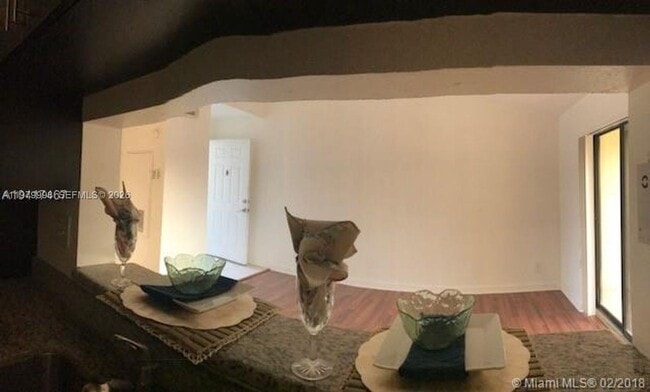 4015 NW 87th Ave in Sunrise, FL - Foto de edificio - Building Photo