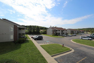 Southbrook Apartments in Topeka, KS - Foto de edificio - Building Photo