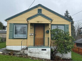 406 Evergreen St in Mount Vernon, WA - Building Photo