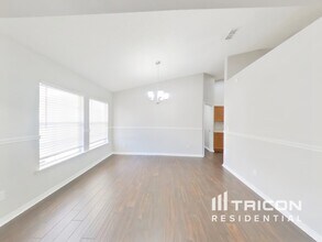 10320 Lancashire Dr E in Jacksonville, FL - Building Photo - Building Photo