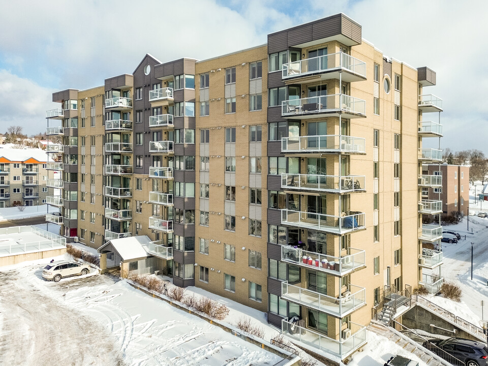 4412 Le Monelier Rue in Québec, QC - Building Photo