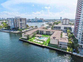 2600 Diana Dr in Hallandale Beach, FL - Building Photo - Building Photo