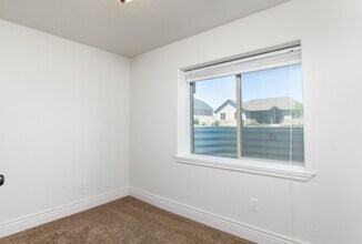 1232 S Regal View Dr in Saratoga Springs, UT - Building Photo - Building Photo