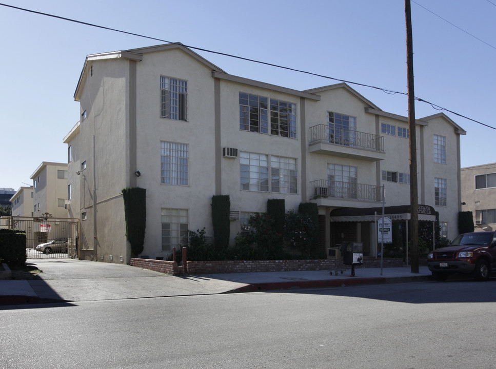 Tarzana Biltmore in Tarzana, CA - Foto de edificio