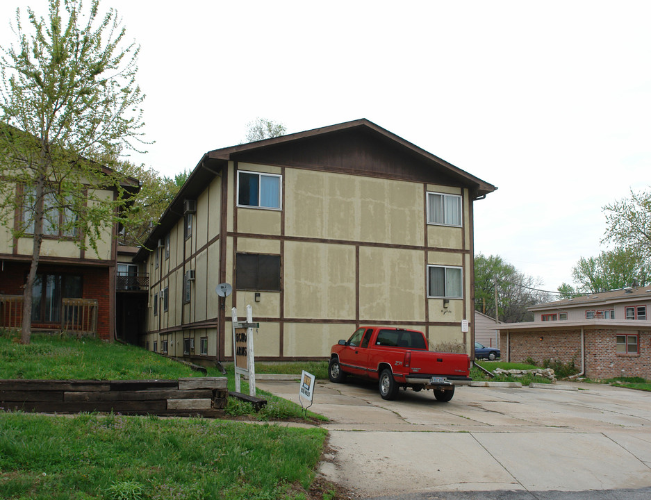 Echo Arms in Bellevue, NE - Building Photo