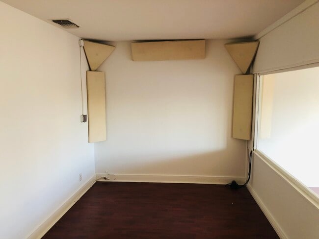 7261 1/2 Melrose Ave in Los Angeles, CA - Foto de edificio - Building Photo