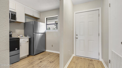 5113 E 10th St in Panama City, FL - Building Photo - Building Photo