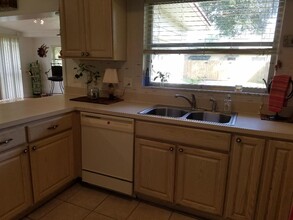 6945 Hibiscus Ave S in South Pasadena, FL - Foto de edificio - Building Photo